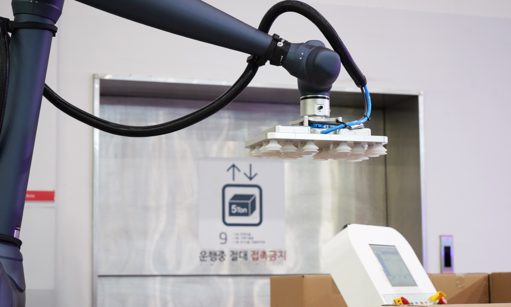 external_DoosanRobotics_Automated-Palletizing-Systems_01.jpg