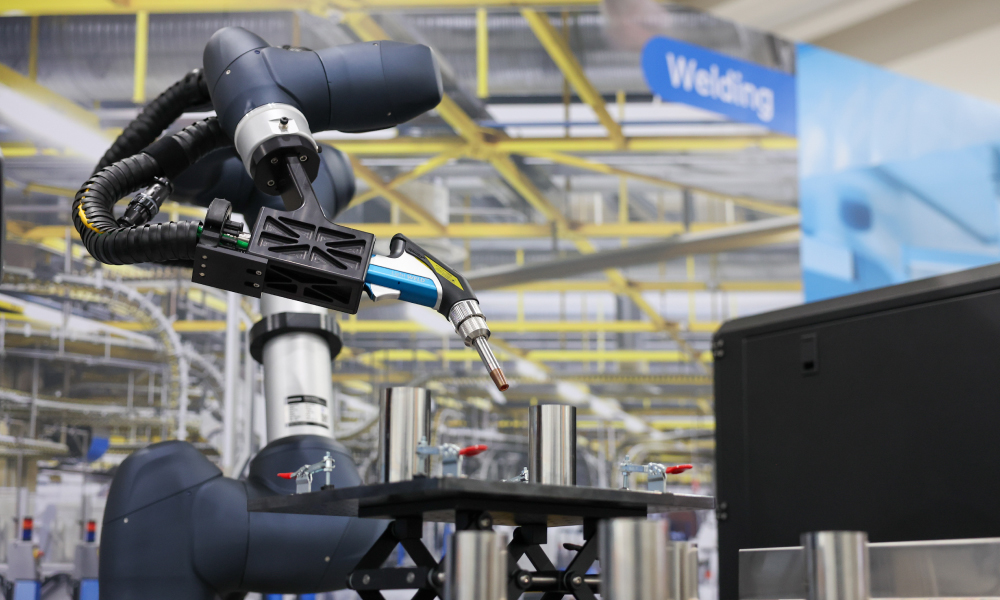 blog_what-are-robotic-arms-in-manufacturing_kb.jpg