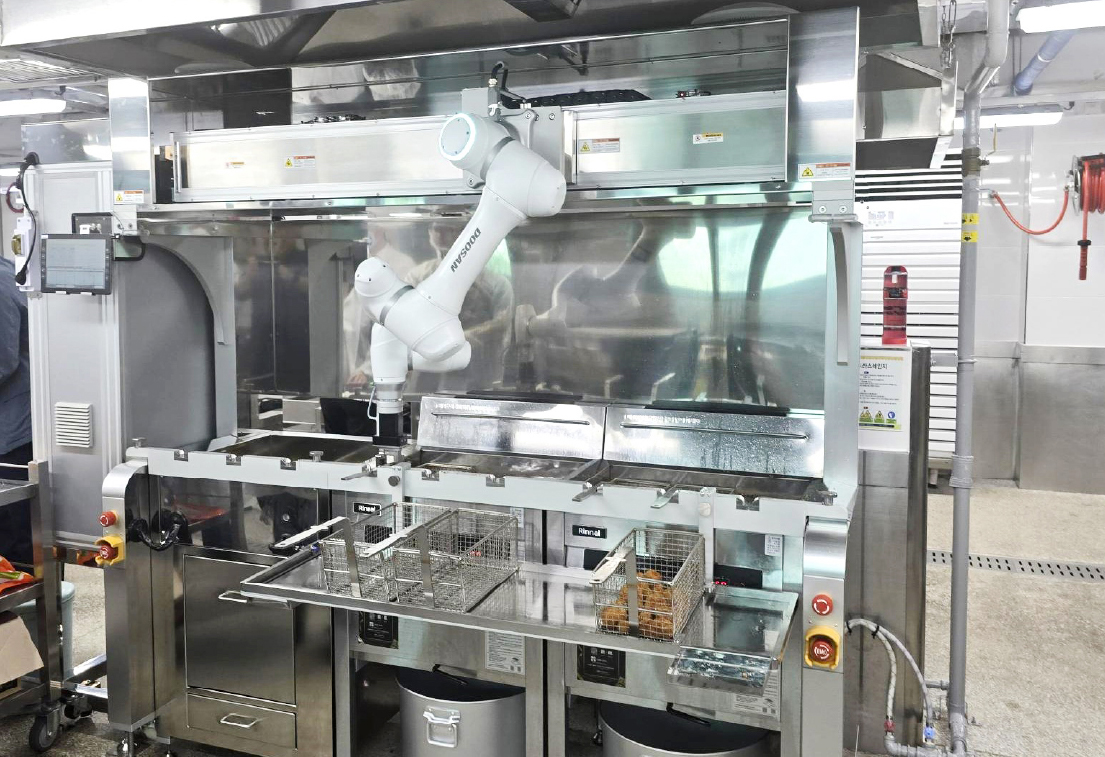 ▲ Collaborative robot-based group catering frying solution installed at Daegu Palgong Elementary School and Middle School in Daegu