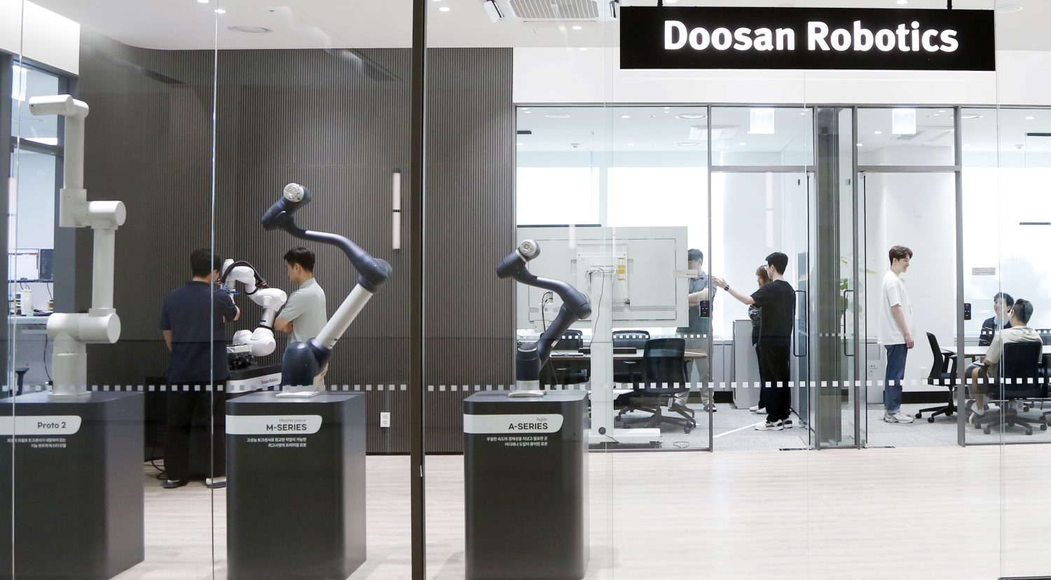 Researchers at the newly established Doosan Robotics Innovation Center engage in discussions on technology and product development.